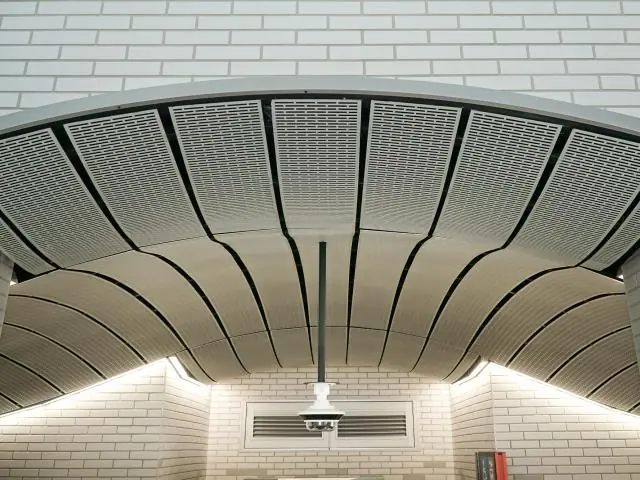 Gekrümmte Metalldecke