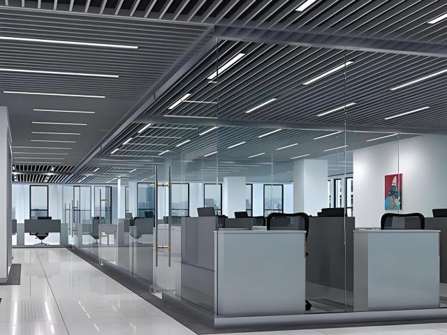 Lineares Metalldeckensystem