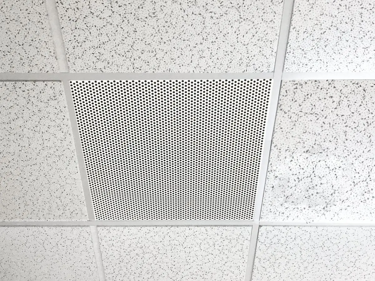 Pločasti metalni plafonski panel